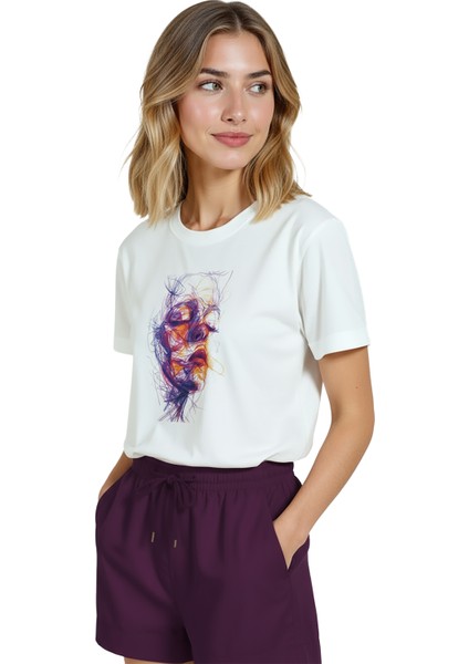 Kadın Beyaz Relaxed Fit %100 Pamuk Tişört – Renkli Doodle Portre Baskılı fırsatları