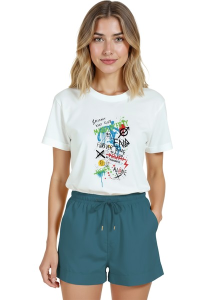 Kadın Beyaz Relaxed Fit %100 Pamuk Tişört – Graffiti & Tipografi Sokak Baskılı