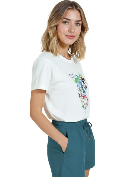 Kadın Beyaz Relaxed Fit %100 Pamuk Tişört – Graffiti & Tipografi Sokak Baskılı modelleri