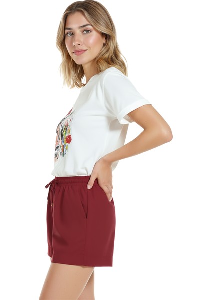 Kadın Beyaz Relaxed Fit %100 Pamuk Tişört – Renkli Sokak Karakterleri Baskılı fırsatları