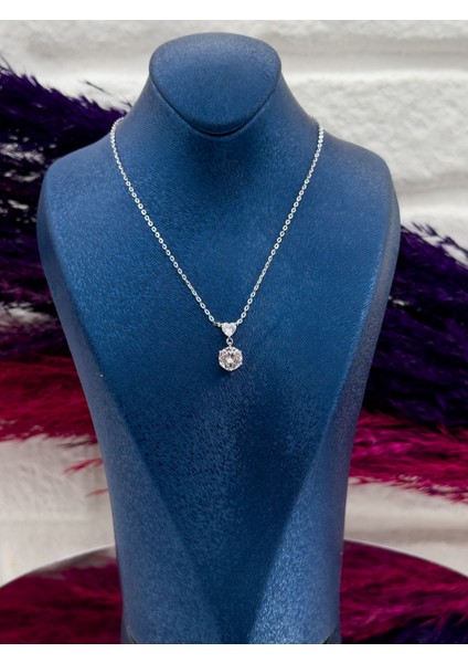 925 Ayar Gümüş Pırlanta Montürlü Aşk Temalı Lüks Kadın Kolye