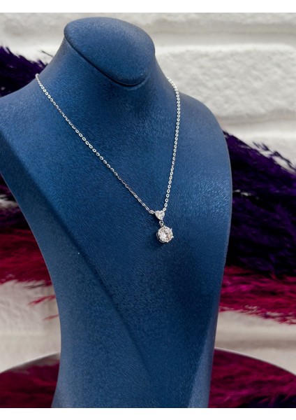 925 Ayar Gümüş Pırlanta Montürlü Aşk Temalı Lüks Kadın Kolye fiyatları