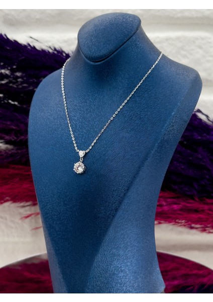 925 Ayar Gümüş Pırlanta Montürlü Aşk Temalı Lüks Kadın Kolye modelleri