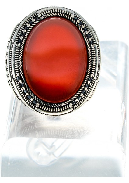 Kırmızı Akik Taşlı 925 Ayar Gümüş Erkek Yüzük – Güçlü Duruş ve Zarafetin Uyumu