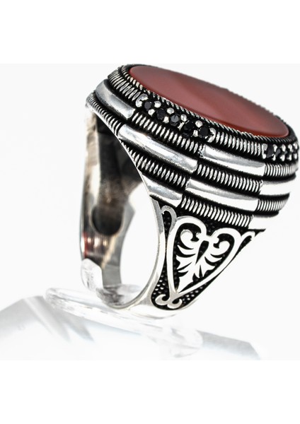 Kırmızı Akik Taşlı 925 Ayar Gümüş Erkek Yüzük – Güçlü Duruş ve Zarafetin Uyumu modelleri