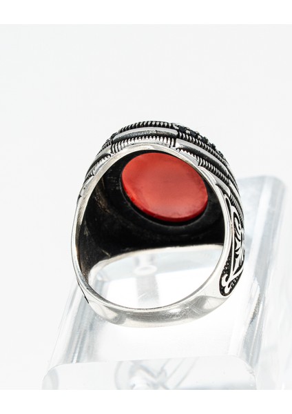 Kırmızı Akik Taşlı 925 Ayar Gümüş Erkek Yüzük – Güçlü Duruş ve Zarafetin Uyumu