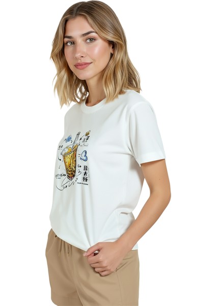 Kadın Beyaz Relaxed Fit %100 Pamuk Tişört – Bubble Tea & Çizgisel Illüstrasyonlu fırsatları