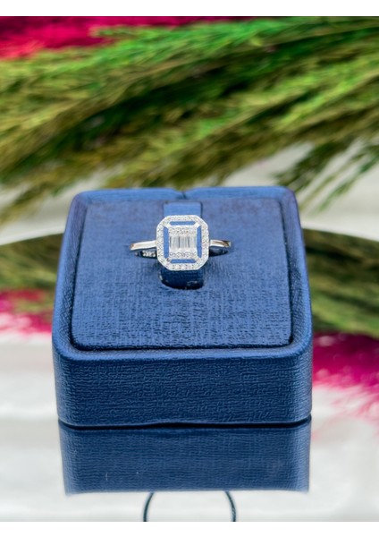 925 Ayar Gümüş Baget Pırlanta Montürlü Trend Kadın Yüzük