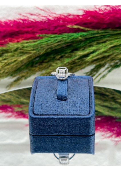 925 Ayar Gümüş Baget Pırlanta Montürlü Trend Kadın Yüzük fırsatları