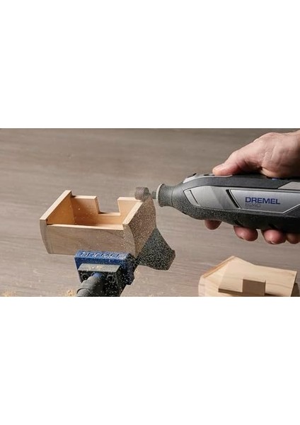 8240 Akülü Çok Amaçlı El Motoru, 12V 2AH Lithium-Ion Akü, 5.000 35.000 Dev/dak, 5 Bağlantı Parçalı, 65 Aksesuarlı modelleri