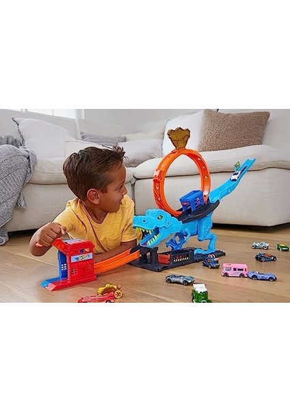Dinozor ile Mücadele™ Oyun Seti 1 Adet Oyuncak Araba Içeren Hot ™ Şehri Pist Seti, T-Rex Akrobasi ve Yarış Çemberli Oyun Seti HKX42 fiyatları