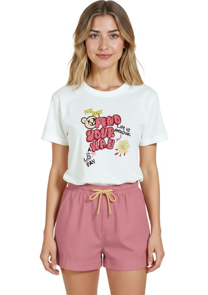 Kadın Beyaz Relaxed Fit %100 Pamuk Tişört – Grafiti Teddy & “find Your Way” Baskılı