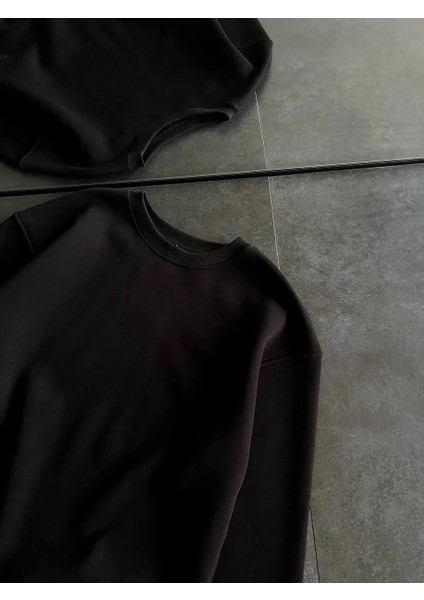 Kışlık Bisiklet Yaka Üç Iplik Basic Sweatshirt - Siyah fiyatları