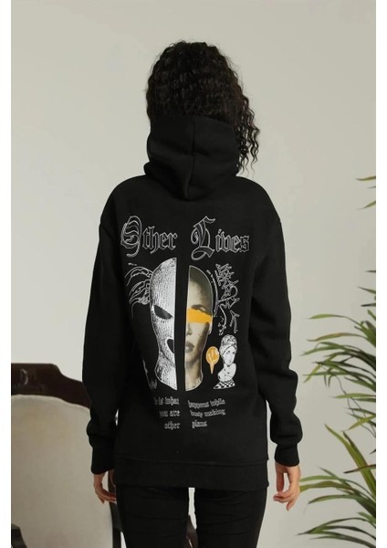 Kadın Kapşonlu Sweatshirt – Oversize Üç Iplik Şardonlu Hoodie, “other Lives” Ön & Arka Baskılı, Kanguru Cepli, Kışlık Rahat Günlük Stil - Siyah fiyatları