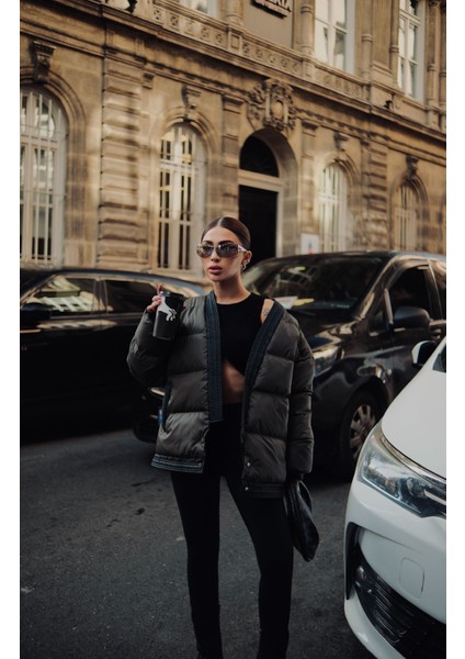 Tasarım Oversize Kumaş Alttan Çıtçıt Kapama Hafif Kruvaze V Yaka Renk Bloklu Kışlık Şişme Mont Kaban fiyatları