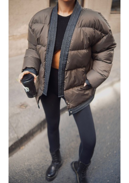 Tasarım Oversize Kumaş Alttan Çıtçıt Kapama Hafif Kruvaze V Yaka Renk Bloklu Kışlık Şişme Mont Kaban fırsatları