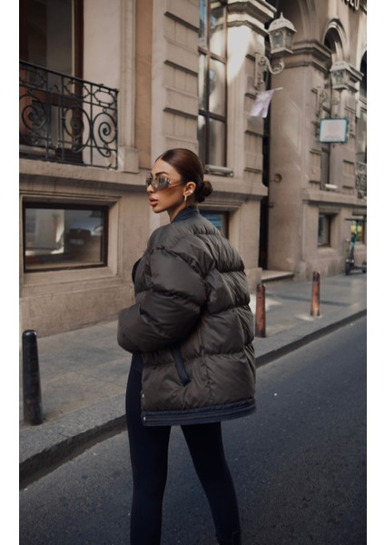 Tasarım Oversize Kumaş Alttan Çıtçıt Kapama Hafif Kruvaze V Yaka Renk Bloklu Kışlık Şişme Mont Kaban