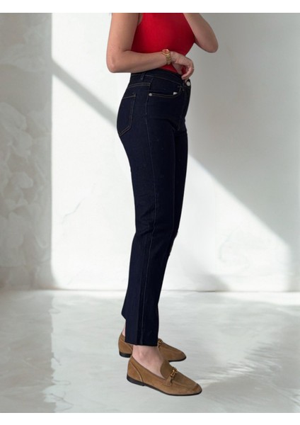 Koyu Mavi Boy Fit Kesik Paça Strait Jean