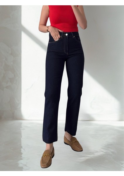 Koyu Mavi Boy Fit Kesik Paça Strait Jean fırsatları