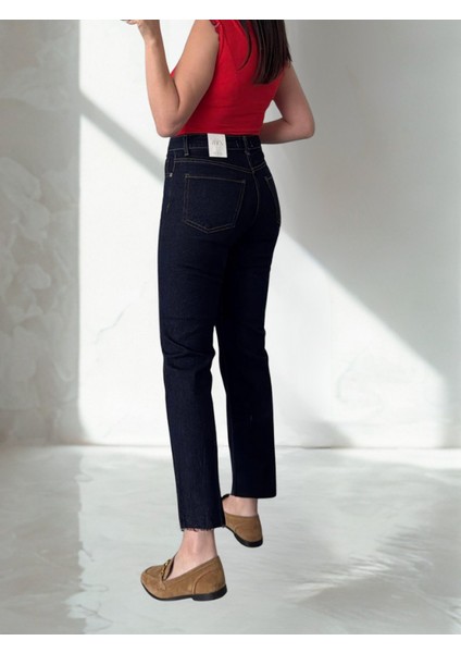 Koyu Mavi Boy Fit Kesik Paça Strait Jean indirimleri