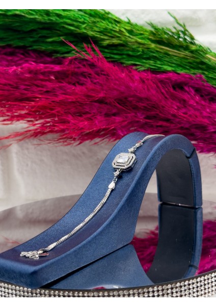 925 Ayar Gümüş Baget Model Pırlanta Montürlü Zarif Kadın Bileklik fırsatları