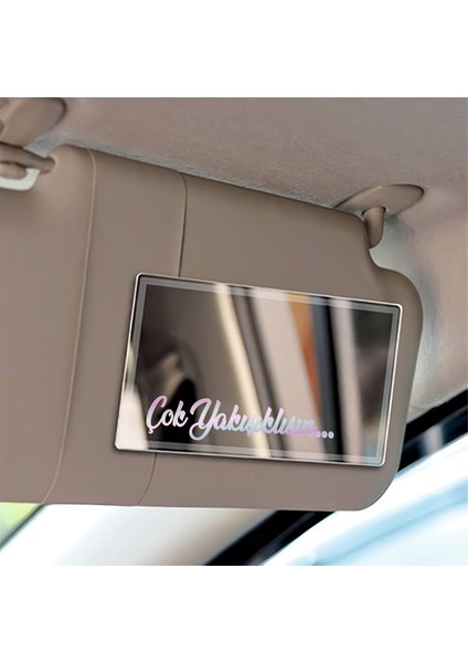 Çok Yakışıklısın 9x2 cm Çok Yakışıklısın Güneşlik Ayna Yazısı Araba-Motosiklet Cam Etiket Hologram
