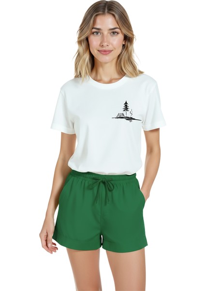 Kadın Beyaz Relaxed Fit %100 Pamuk Tişört – Suluboya Kamp & Çadır Illüstrasyonlu