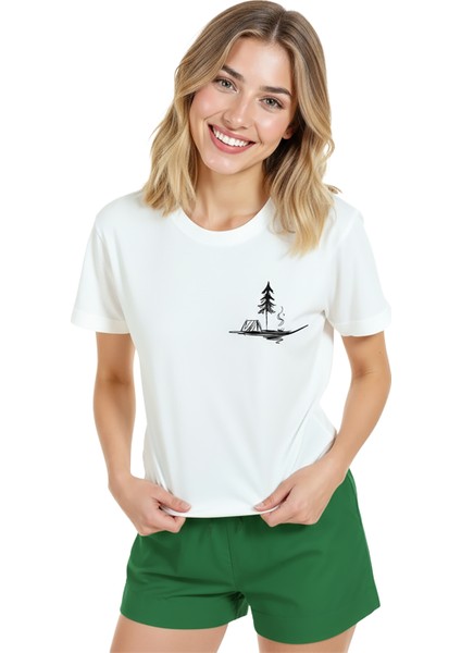 Kadın Beyaz Relaxed Fit %100 Pamuk Tişört – Suluboya Kamp & Çadır Illüstrasyonlu modelleri