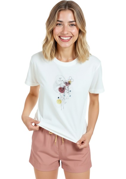 Kadın Beyaz Relaxed Fit %100 Pamuk Tişört – Kuru Çiçek & Minimal Mürekkep Baskılı modelleri