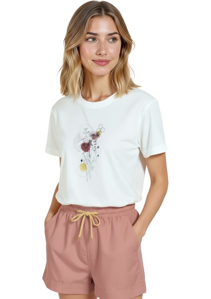Kadın Beyaz Relaxed Fit %100 Pamuk Tişört – Kuru Çiçek & Minimal Mürekkep Baskılı fırsatları