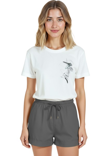 Kadın Beyaz Relaxed Fit %100 Pamuk Tişört – Ince Mürekkep & Minimal Soyut Grafik Baskılı