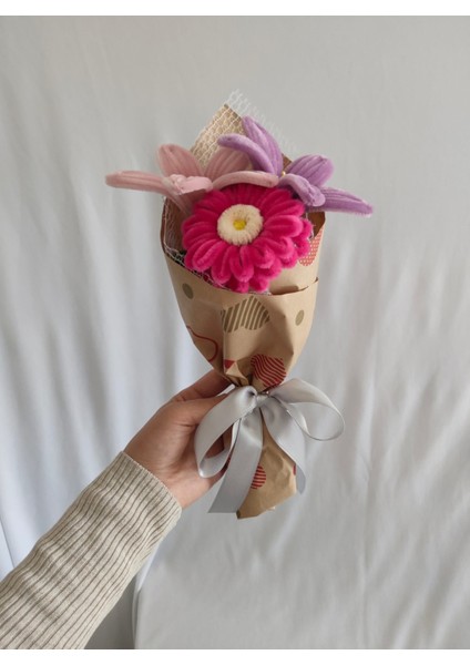 El Yapımı Dekoratif Şönil Çiçek Buketi (3’lü) – Gerbera ve Zambak Seçenekli Solmayan Hediye