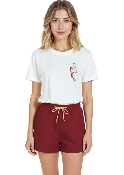 Kadın Beyaz Relaxed Fit %100 Pamuk Tişört – Kırmızı Pelerinli Doodle Kız Baskılı