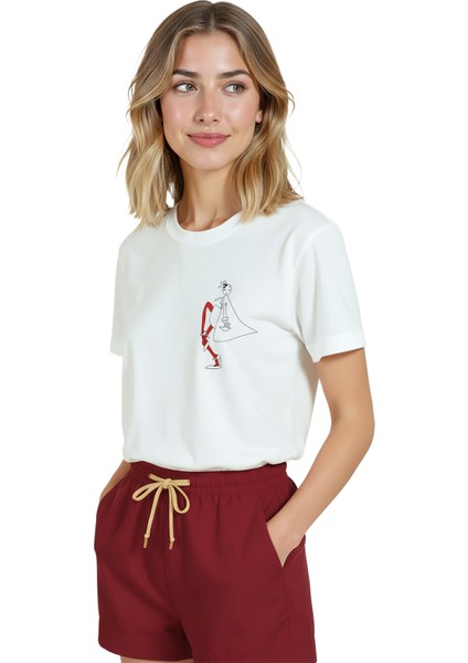Kadın Beyaz Relaxed Fit %100 Pamuk Tişört – Kırmızı Pelerinli Doodle Kız Baskılı fiyatları