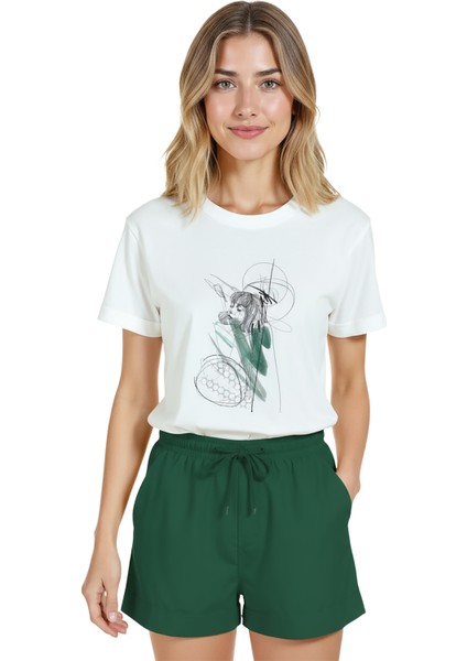 Kadın Beyaz Relaxed Fit %100 Pamuk Tişört – Çizgisel Portre & Yeşil Suluboya Vurgu Baskılı