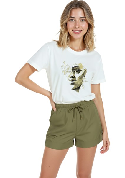 Kadın Beyaz Relaxed Fit %100 Pamuk Tişört – Çizgisel Soyut Yüz & Altın Detaylı Baskılı modelleri