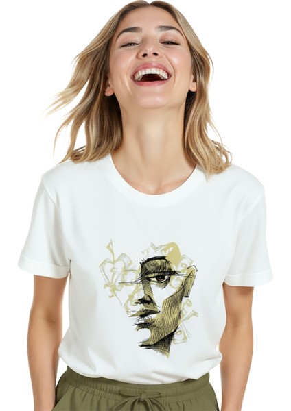 Kadın Beyaz Relaxed Fit %100 Pamuk Tişört – Çizgisel Soyut Yüz & Altın Detaylı Baskılı fırsatları