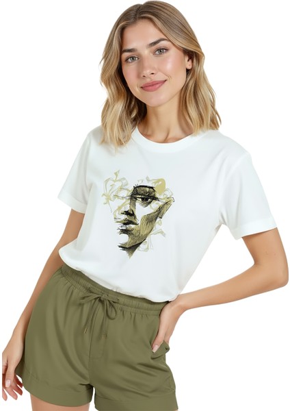 Kadın Beyaz Relaxed Fit %100 Pamuk Tişört – Çizgisel Soyut Yüz & Altın Detaylı Baskılı indirimleri