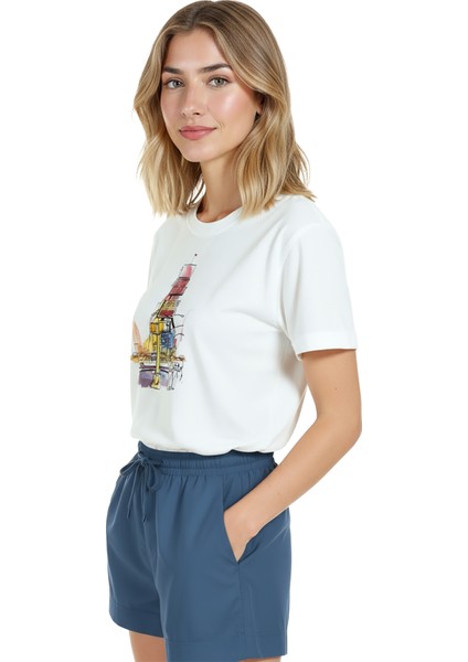 Kadın Beyaz Relaxed Fit %100 Pamuk Tişört – Times‑square Eskizli Baskılı fiyatları