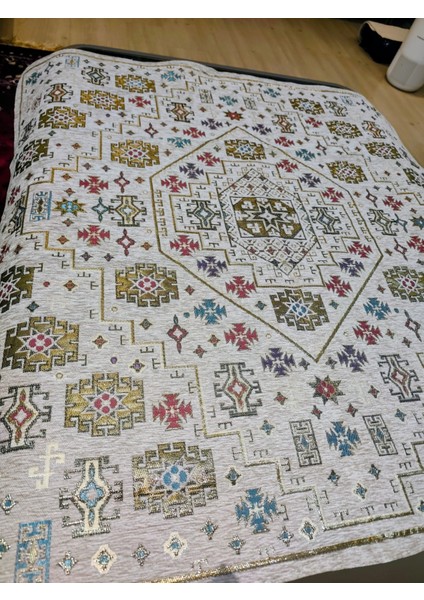 İran Etnik Desenli Jakarlı Masa Örtüsü