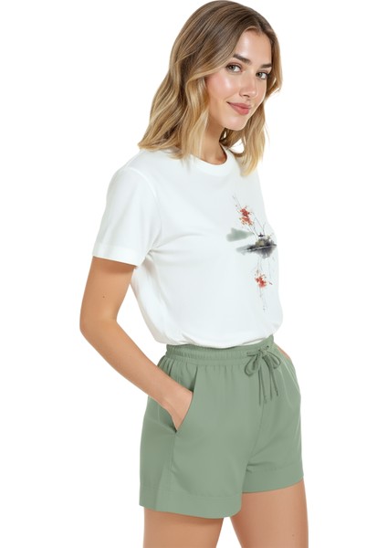 Kadın Beyaz Relaxed Fit %100 Pamuk Tişört – Yansıma Ada Suluboya Baskılı fırsatları