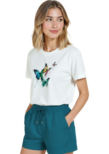 Kadın Beyaz Relaxed Fit %100 Pamuk Tişört – Renkli Kelebek Suluboya Baskılı fırsatları