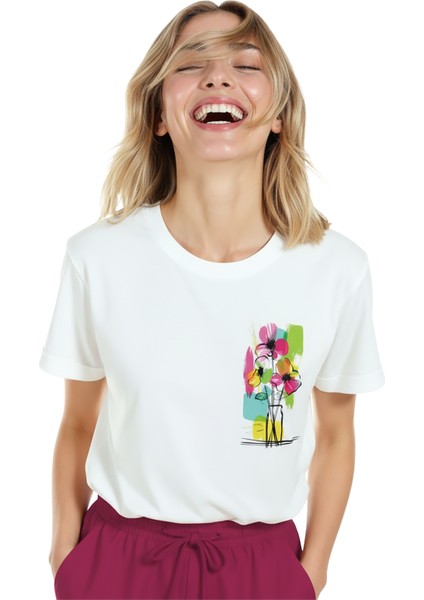 Kadın Beyaz Relaxed Fit %100 Pamuk Tişört – Suluboya Çiçek Buketi Eskiz Baskılı indirimleri