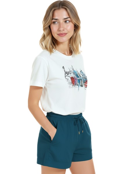 Kadın Beyaz Relaxed Fit %100 Pamuk Tişört – London Şehir Kolajı & Telefon Kulübesi Baskılı fırsatları