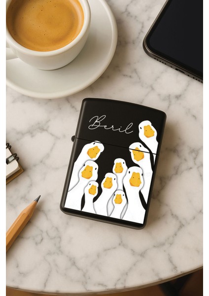 Kişiye Özel Isim Yazılı Fontlu Baskılı Benzinli Çakmak Özel Tasarım Hediyelik Ördek Dostlar