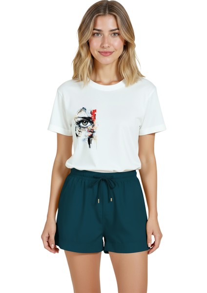 Kadın Beyaz Relaxed Fit %100 Pamuk Tişört – Soyut Göz & Karalama Baskılı