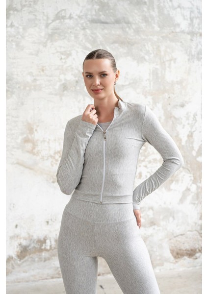 Dar Kesim Gri Esinti Uzun Kollu Spor Üst modelleri