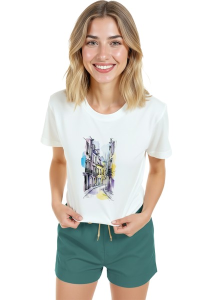 Kadın Beyaz Relaxed Fit %100 Pamuk Tişört – Suluboya Sokak & Ince Mürekkep Mimari Baskılı modelleri