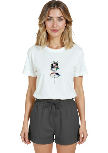 Kadın Beyaz Relaxed Fit %100 Pamuk Tişört – Suluboya Soyut Kadın Figürü Baskılı