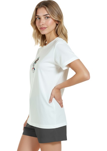 Kadın Beyaz Relaxed Fit %100 Pamuk Tişört – Suluboya Soyut Kadın Figürü Baskılı fırsatları